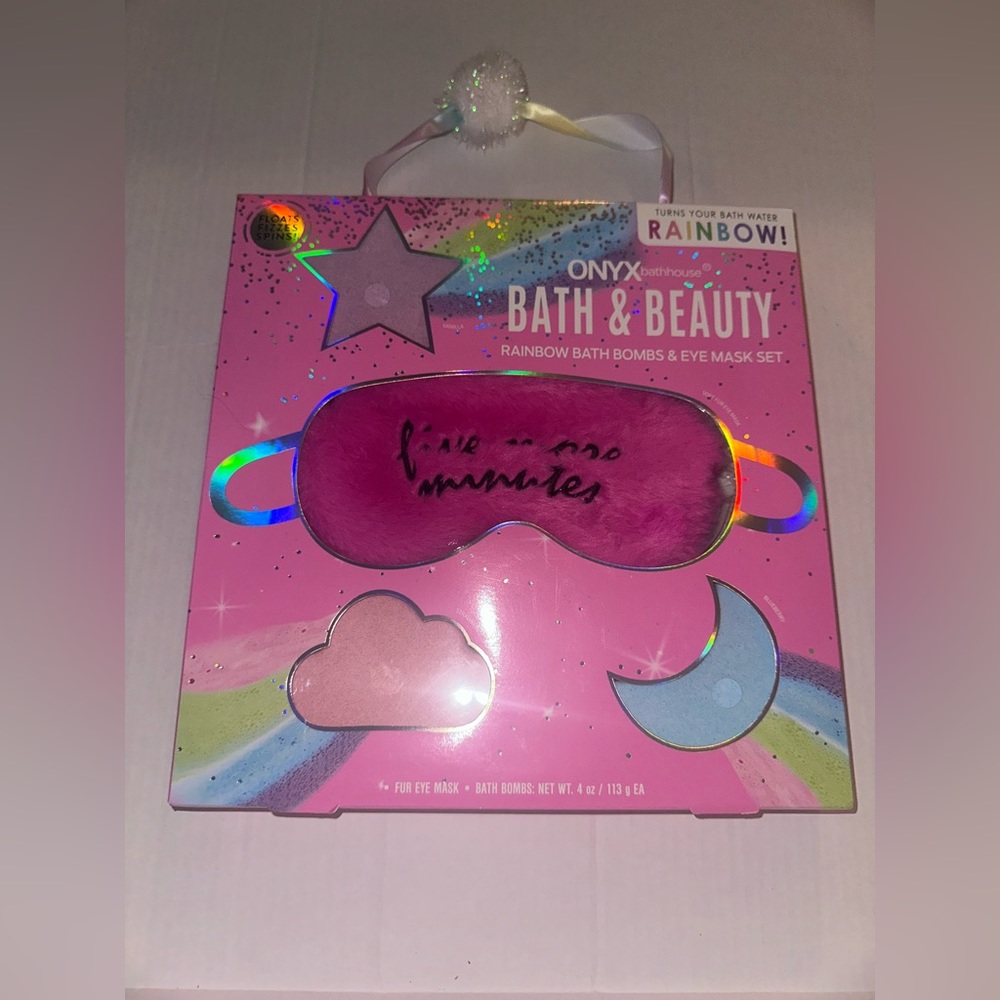 Onyx bathhouse sleep mask and bath bomb giftset